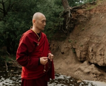 Oddychając współczuciem: jak praktyka tonglen przemienia cierpienie w siłę i spokój